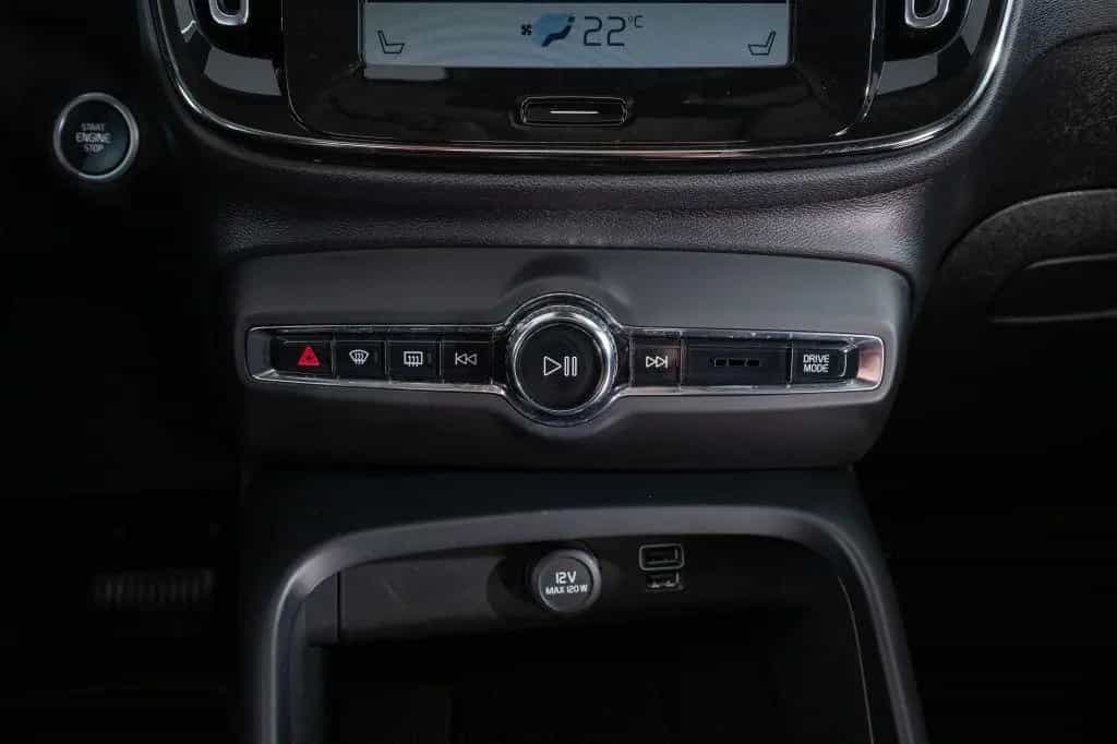 Volvo XC40 T4 Geartronic Momentum 04/2019-photo-16