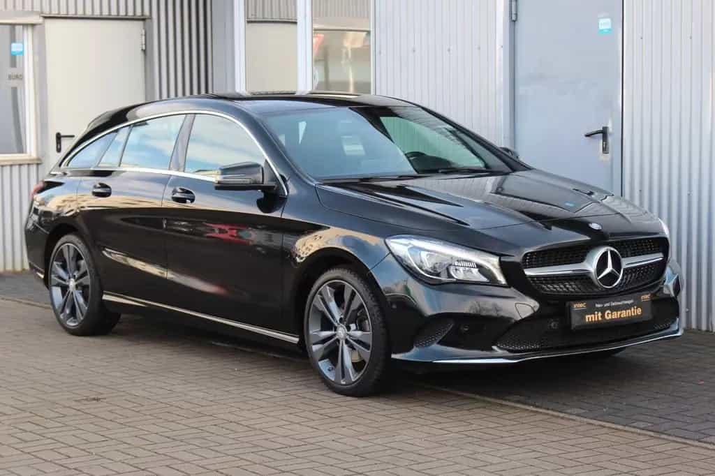 Mercedes-Benz CLA 180 Shooting Brake AMG line+Navi+LED+T-Leder 12/2016-photo-1