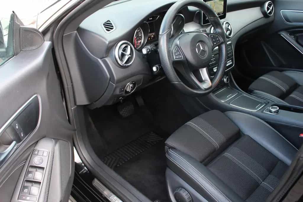 Mercedes-Benz CLA 180 Shooting Brake AMG line+Navi+LED+T-Leder 12/2016-photo-11