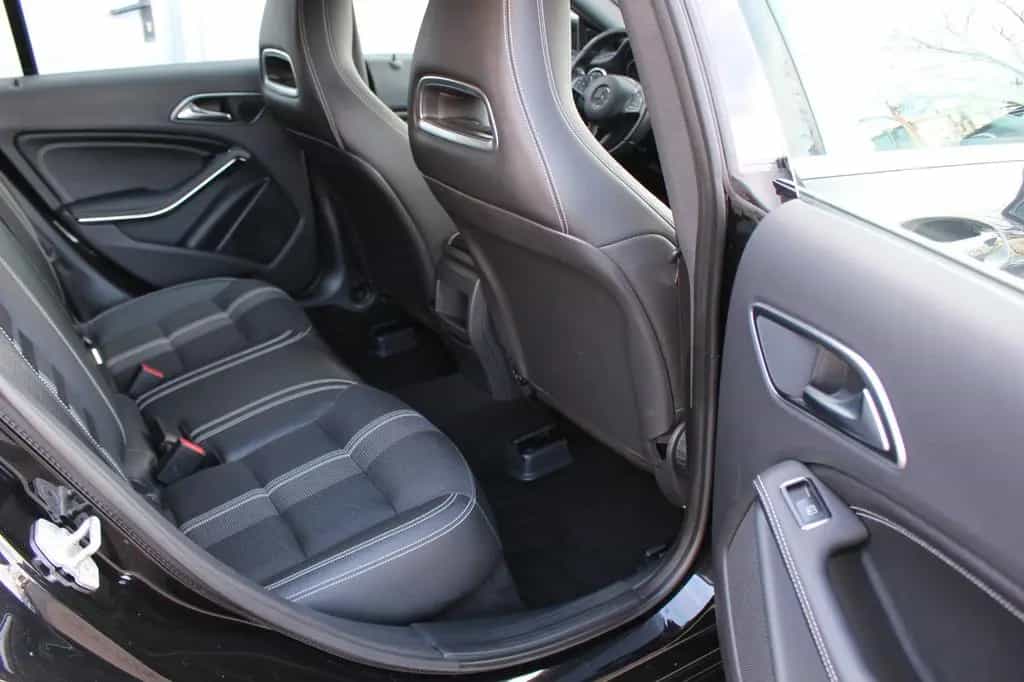 Mercedes-Benz CLA 180 Shooting Brake AMG line+Navi+LED+T-Leder 12/2016-photo-13