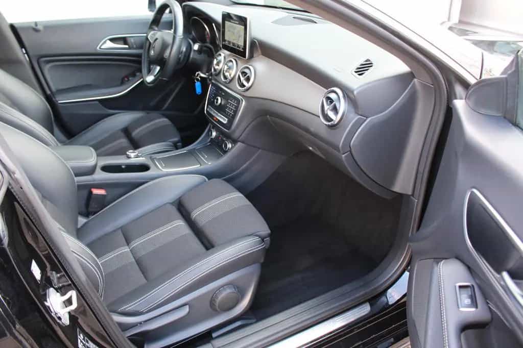 Mercedes-Benz CLA 180 Shooting Brake AMG line+Navi+LED+T-Leder 12/2016-photo-14
