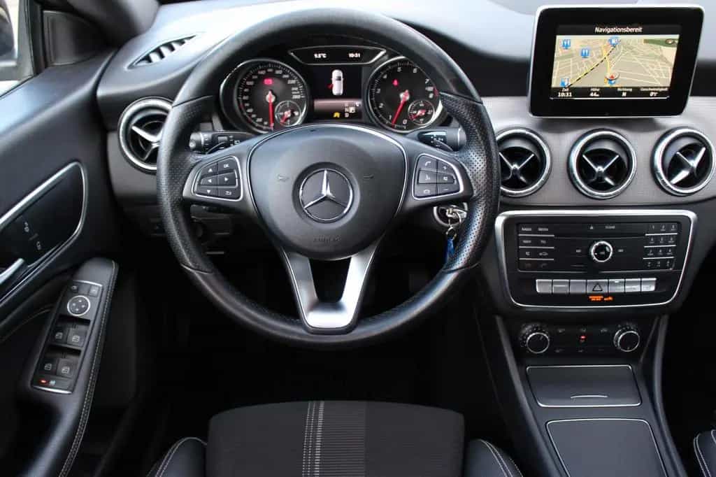 Mercedes-Benz CLA 180 Shooting Brake AMG line+Navi+LED+T-Leder 12/2016-photo-16