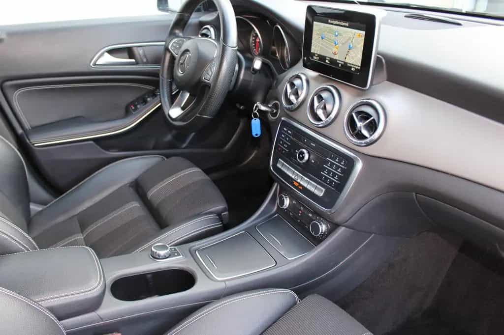 Mercedes-Benz CLA 180 Shooting Brake AMG line+Navi+LED+T-Leder 12/2016-photo-17