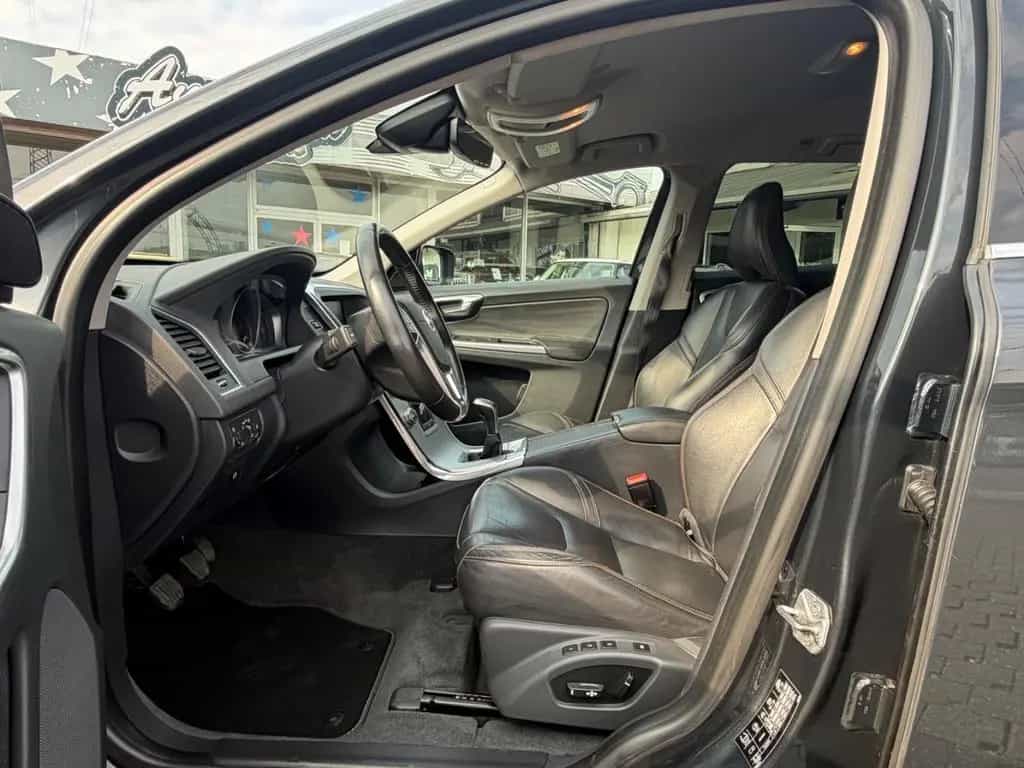 Volvo XC60 D3 Dynamic/Leder/Navi/Xenon/6-Gang 02/2018-photo-11
