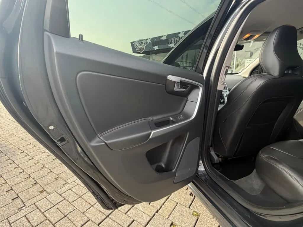 Volvo XC60 D3 Dynamic/Leder/Navi/Xenon/6-Gang 02/2018-photo-19