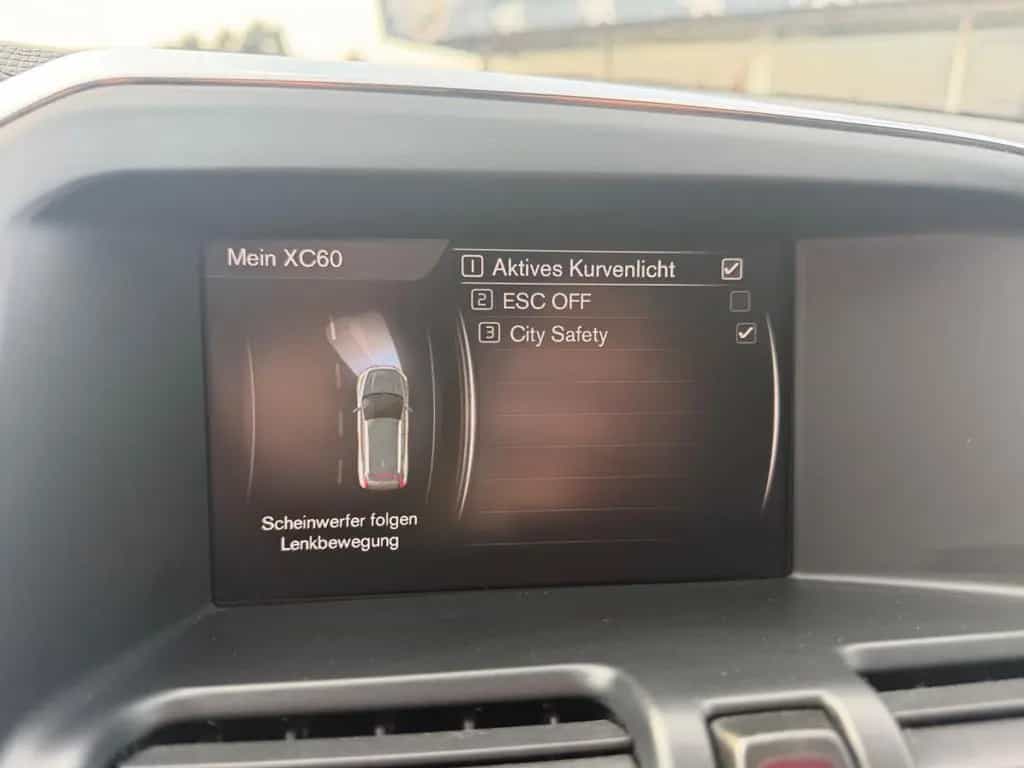 Volvo XC60 D3 Dynamic/Leder/Navi/Xenon/6-Gang 02/2018-photo-24