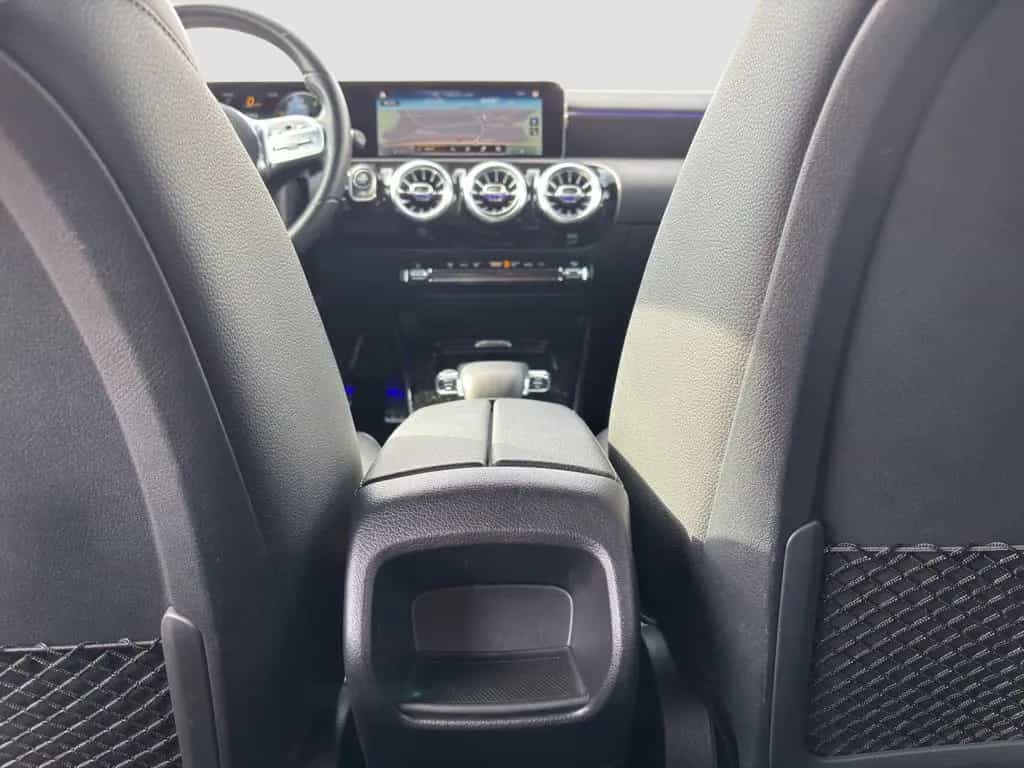 Mercedes-Benz A-Class 200 *AMG-Line*AHK*Multibeam*Burmester*Keyless* 09/2018-photo-11