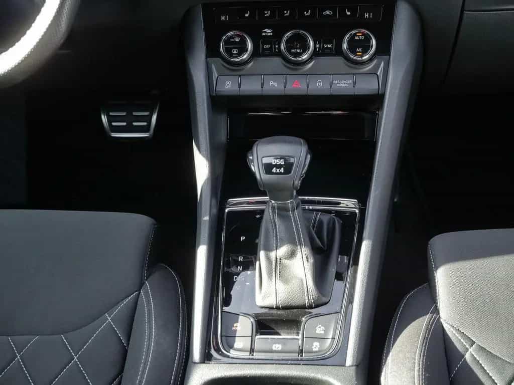 Skoda Karoq Sportline 2.0 TSI 4x4 NAVI|RFK|LED|VZE 02/2019-photo-6