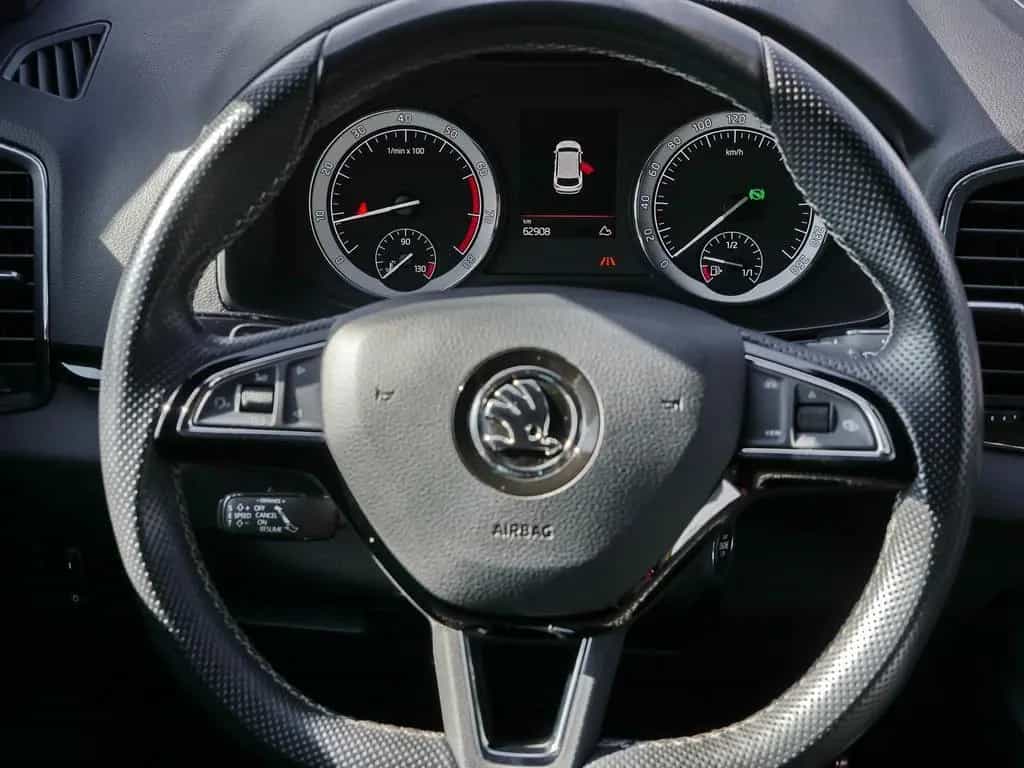 Skoda Karoq Sportline 2.0 TSI 4x4 NAVI|RFK|LED|VZE 02/2019-photo-8