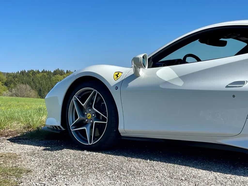 Ferrari F8 Tributo*1.HAND*LIFT*RACINGSITZE*NW-Garantie* 04/2022-photo-16