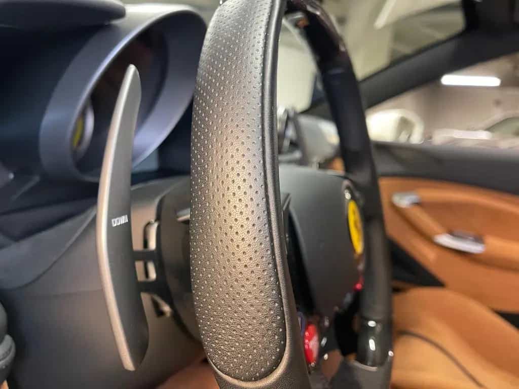 Ferrari F8 Tributo*1.HAND*LIFT*RACINGSITZE*NW-Garantie* 04/2022-photo-39