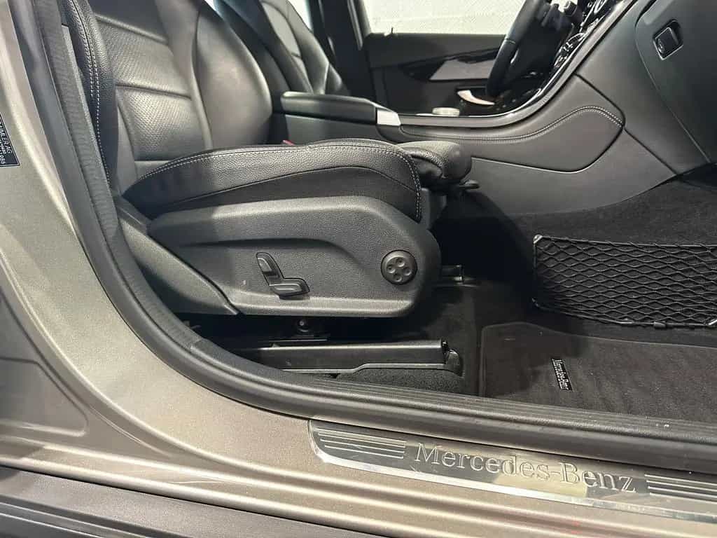 Mercedes-Benz GLC 220 d 4Ma.*EXCLUSIVE*LED-TEMPO-SHZ-LEDER-PDC 04/2019-photo-15