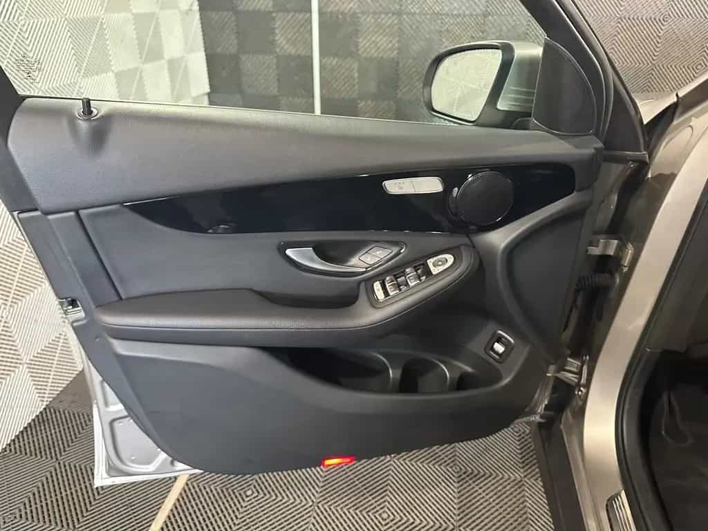 Mercedes-Benz GLC 220 d 4Ma.*EXCLUSIVE*LED-TEMPO-SHZ-LEDER-PDC 04/2019-photo-18