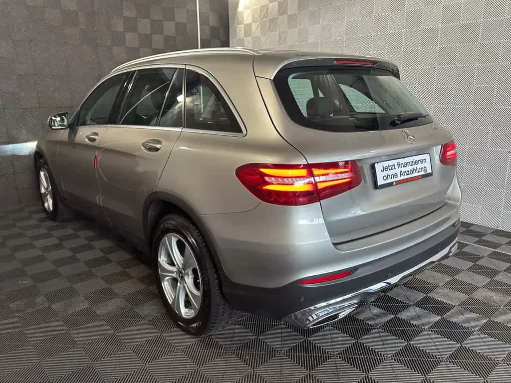 Mercedes-Benz GLC 220 d 4Ma.*EXCLUSIVE*LED-TEMPO-SHZ-LEDER-PDC 04/2019-photo-2