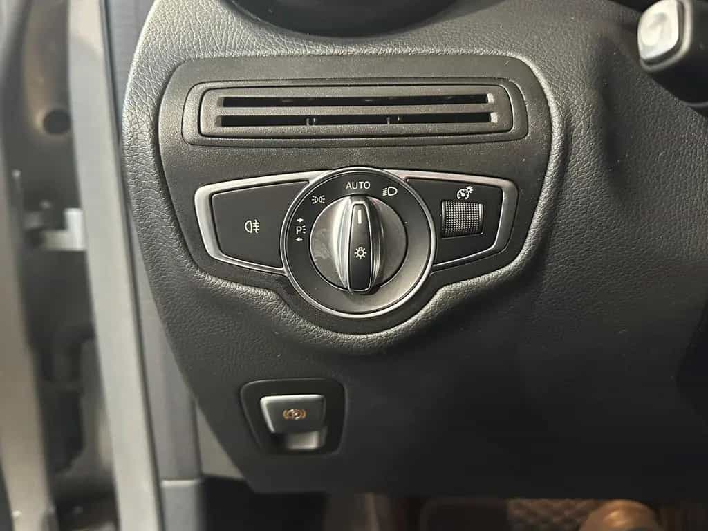 Mercedes-Benz GLC 220 d 4Ma.*EXCLUSIVE*LED-TEMPO-SHZ-LEDER-PDC 04/2019-photo-28
