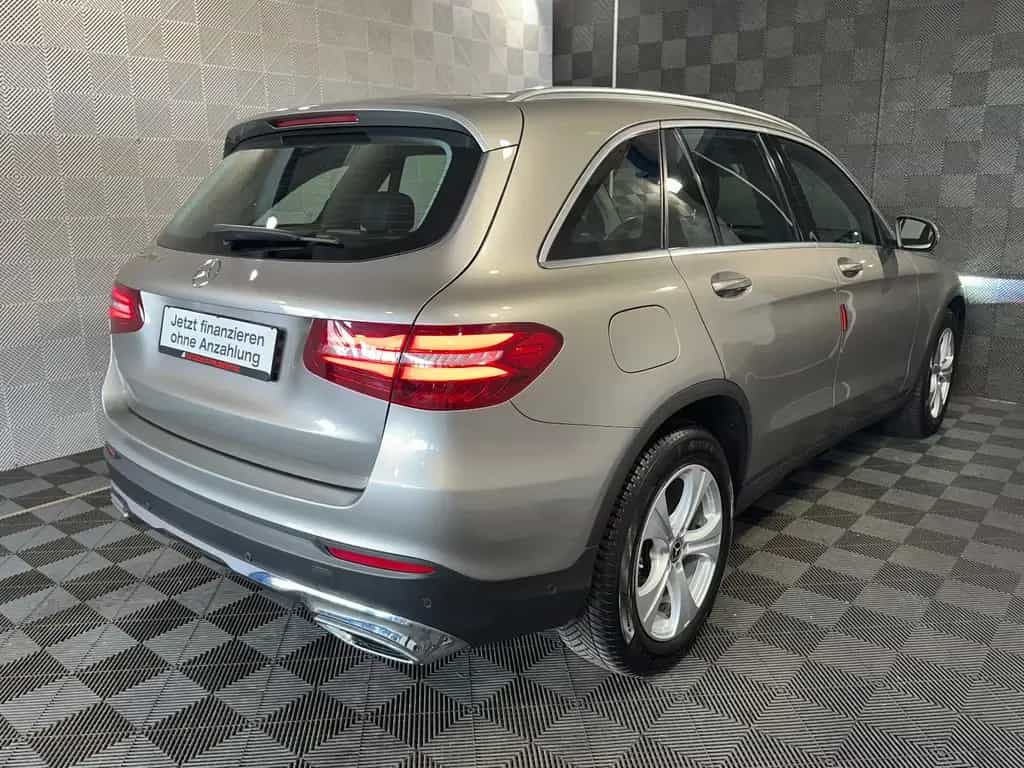 Mercedes-Benz GLC 220 d 4Ma.*EXCLUSIVE*LED-TEMPO-SHZ-LEDER-PDC 04/2019-photo-3
