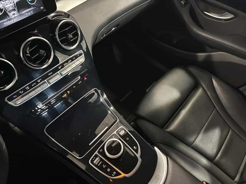 Mercedes-Benz GLC 220 d 4Ma.*EXCLUSIVE*LED-TEMPO-SHZ-LEDER-PDC 04/2019-photo-39