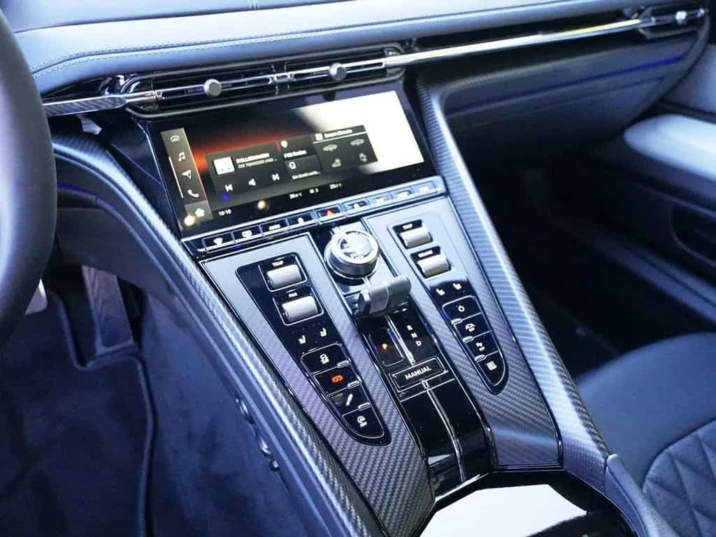 Aston Martin DB12 Aluminite Silver / Onyx Black null-photo-22