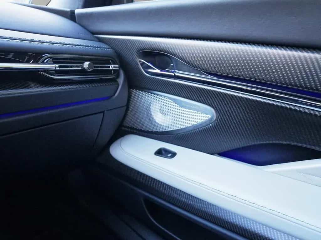 Aston Martin DB12 Aluminite Silver / Onyx Black null-photo-24