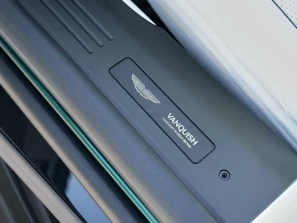 Aston Martin Vanquish Volante Bowers & Wilkins Malachite / Gl null-photo-32