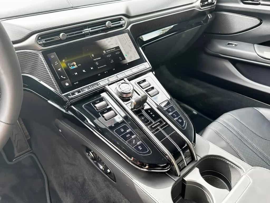 Aston Martin V8 Vantage Vantage China Grey / Onyx Black null-photo-19