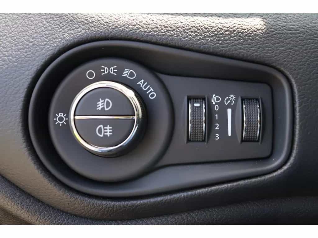Jeep Renegade SUMMIT e-HYBRID 1.5 GSE T4 48V 130PS DC 09/2025-photo-24