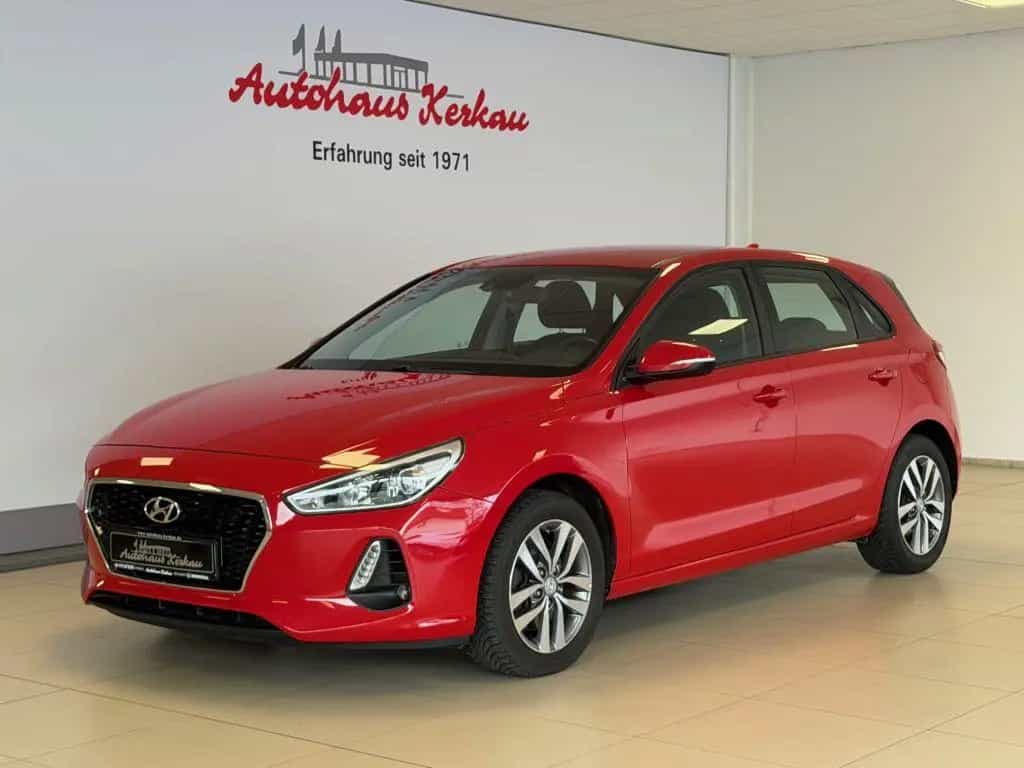 Hyundai i30 1.4 Trend +Navi+Sitzheizung+Carplay+R.Kamera 03/2018-photo-1