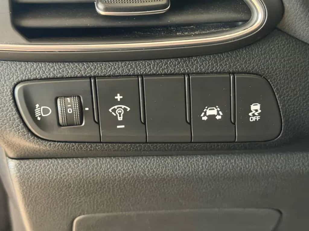 Hyundai i30 1.4 Trend +Navi+Sitzheizung+Carplay+R.Kamera 03/2018-photo-10