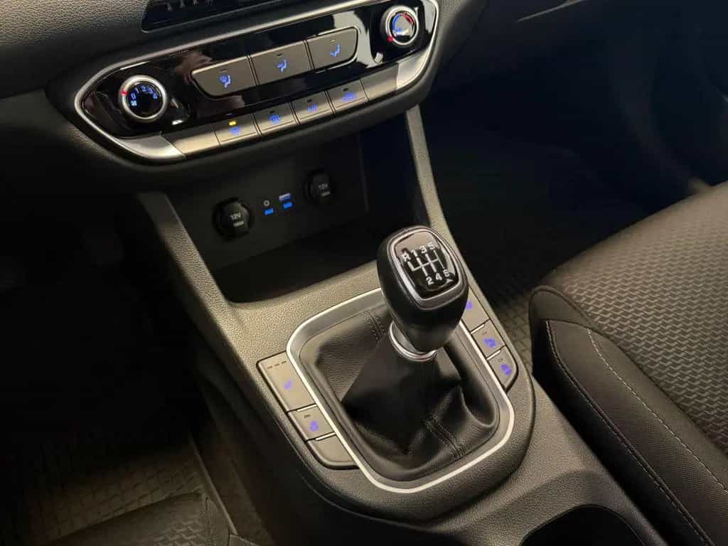 Hyundai i30 1.4 Trend +Navi+Sitzheizung+Carplay+R.Kamera 03/2018-photo-20