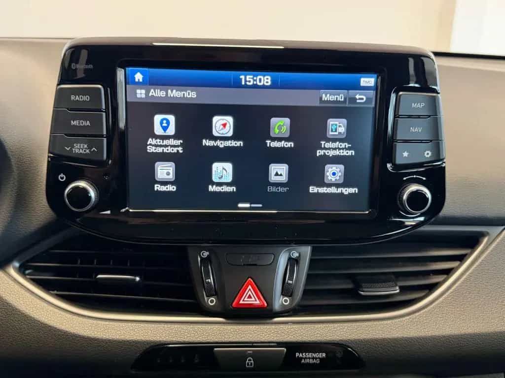 Hyundai i30 1.4 Trend +Navi+Sitzheizung+Carplay+R.Kamera 03/2018-photo-23