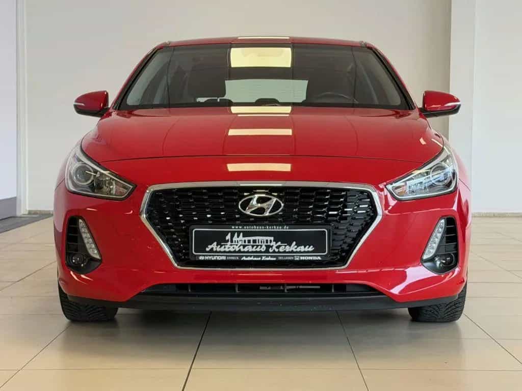 Hyundai i30 1.4 Trend +Navi+Sitzheizung+Carplay+R.Kamera 03/2018-photo-3