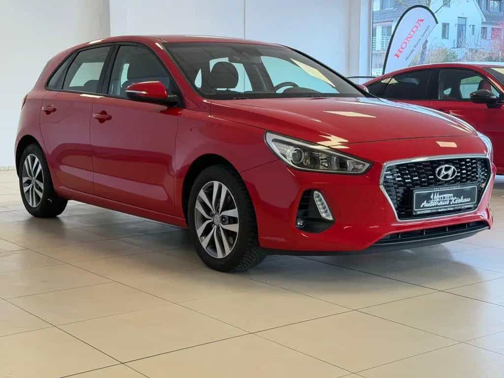 Hyundai i30 1.4 Trend +Navi+Sitzheizung+Carplay+R.Kamera 03/2018-photo-4