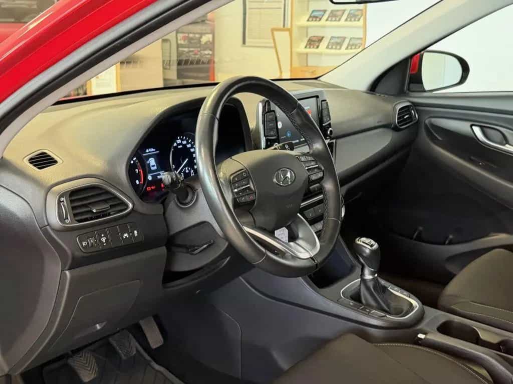 Hyundai i30 1.4 Trend +Navi+Sitzheizung+Carplay+R.Kamera 03/2018-photo-6
