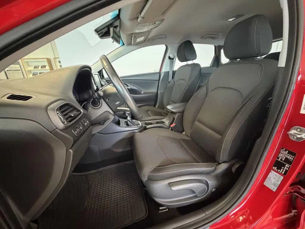 Hyundai i30 1.4 Trend +Navi+Sitzheizung+Carplay+R.Kamera 03/2018-photo-7