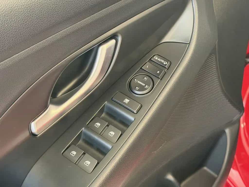 Hyundai i30 1.4 Trend +Navi+Sitzheizung+Carplay+R.Kamera 03/2018-photo-9