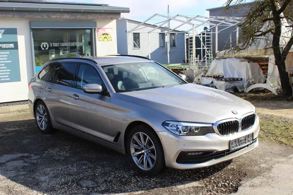 BMW 5 Series 520 d  Sport Line Touring+AHK+Shadow 02/2019-photo-0