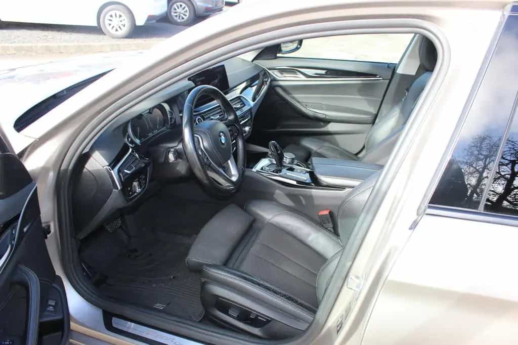 BMW 5 Series 520 d  Sport Line Touring+AHK+Shadow 02/2019-photo-12