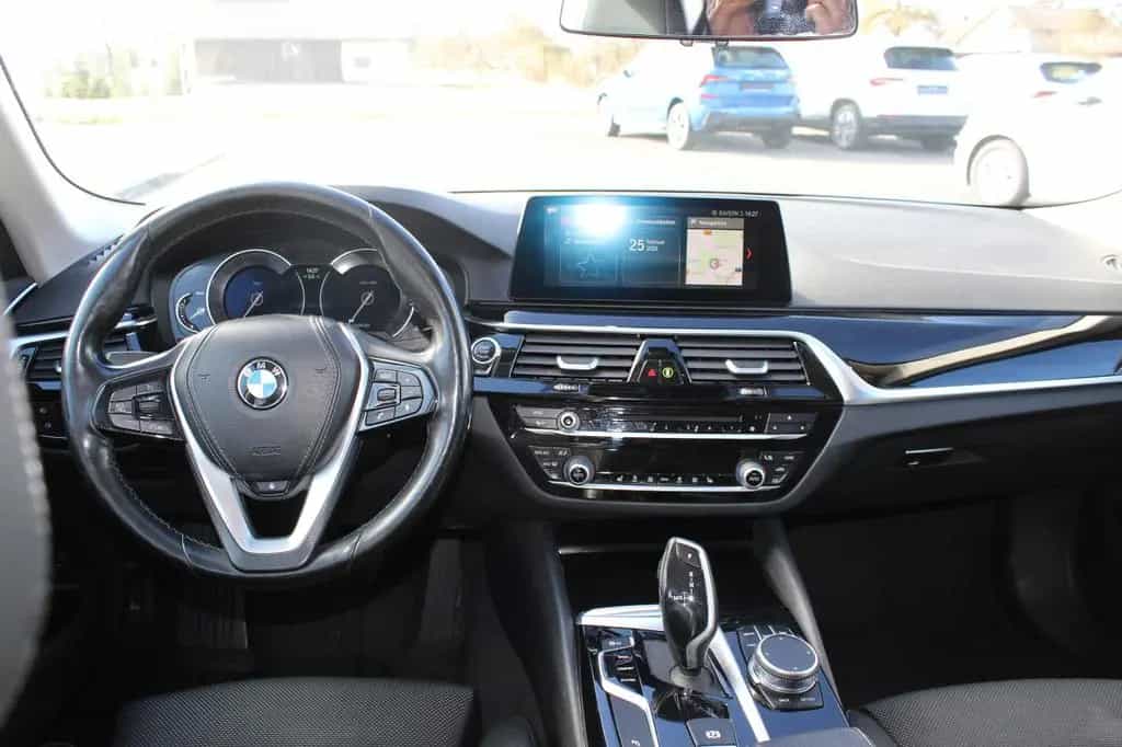 BMW 5 Series 520 d  Sport Line Touring+AHK+Shadow 02/2019-photo-13