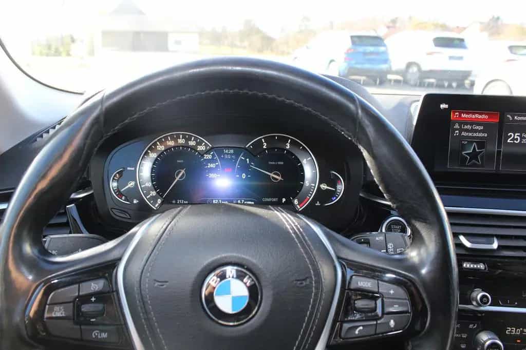 BMW 5 Series 520 d  Sport Line Touring+AHK+Shadow 02/2019-photo-14
