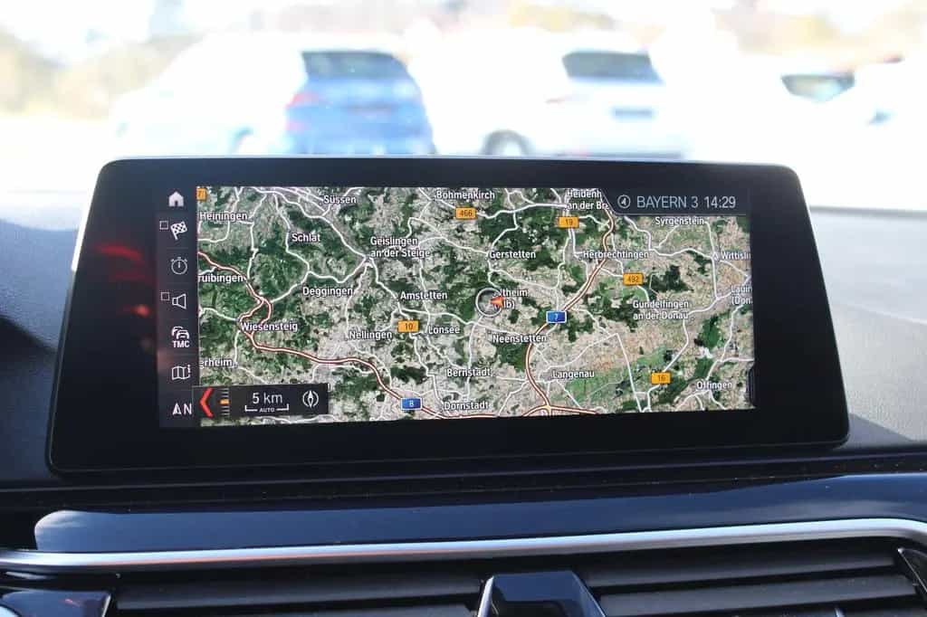 BMW 5 Series 520 d  Sport Line Touring+AHK+Shadow 02/2019-photo-18