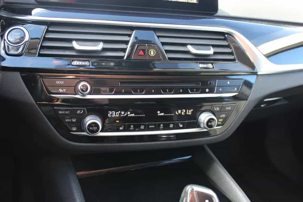 BMW 5 Series 520 d  Sport Line Touring+AHK+Shadow 02/2019-photo-19
