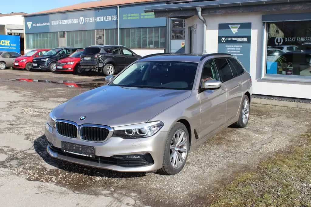 BMW 5 Series 520 d  Sport Line Touring+AHK+Shadow 02/2019-photo-2