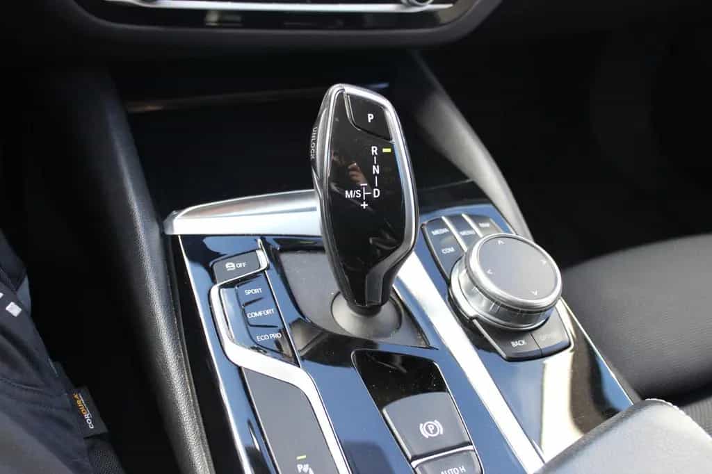 BMW 5 Series 520 d  Sport Line Touring+AHK+Shadow 02/2019-photo-20