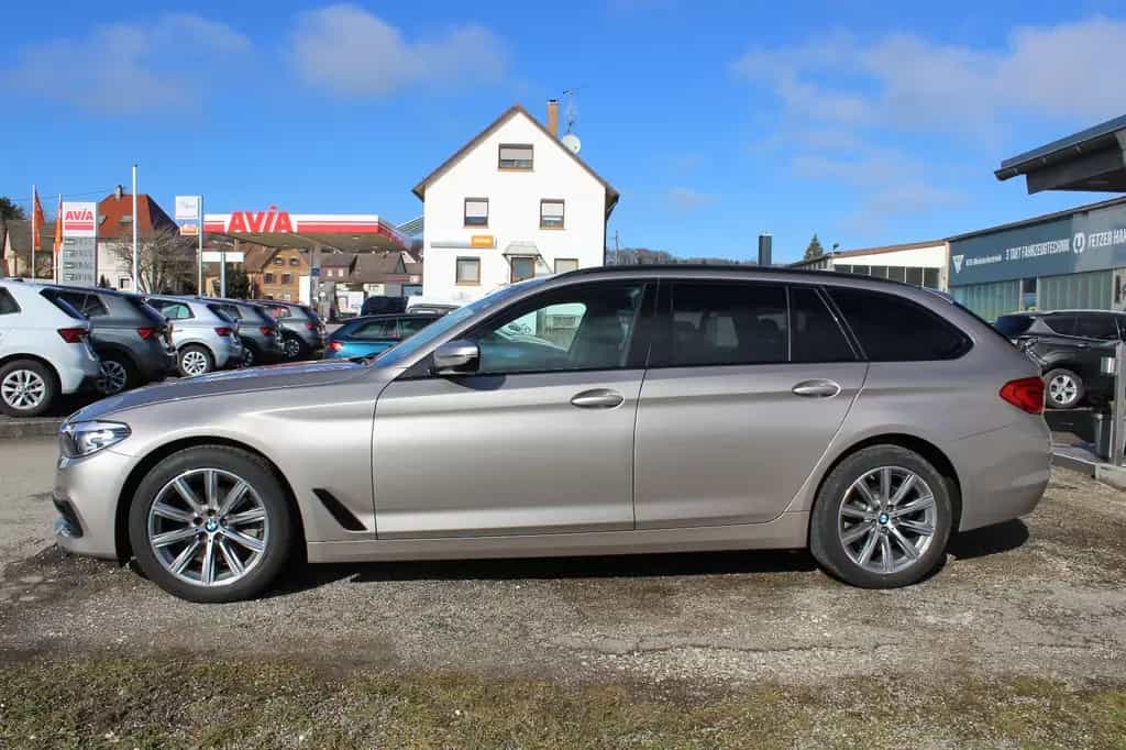 BMW 5 Series 520 d  Sport Line Touring+AHK+Shadow 02/2019-photo-3