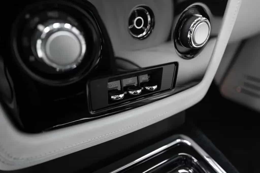 Rolls-Royce Phantom BLACK/WHITE STARLIGHT TABLES 04/2008-photo-27
