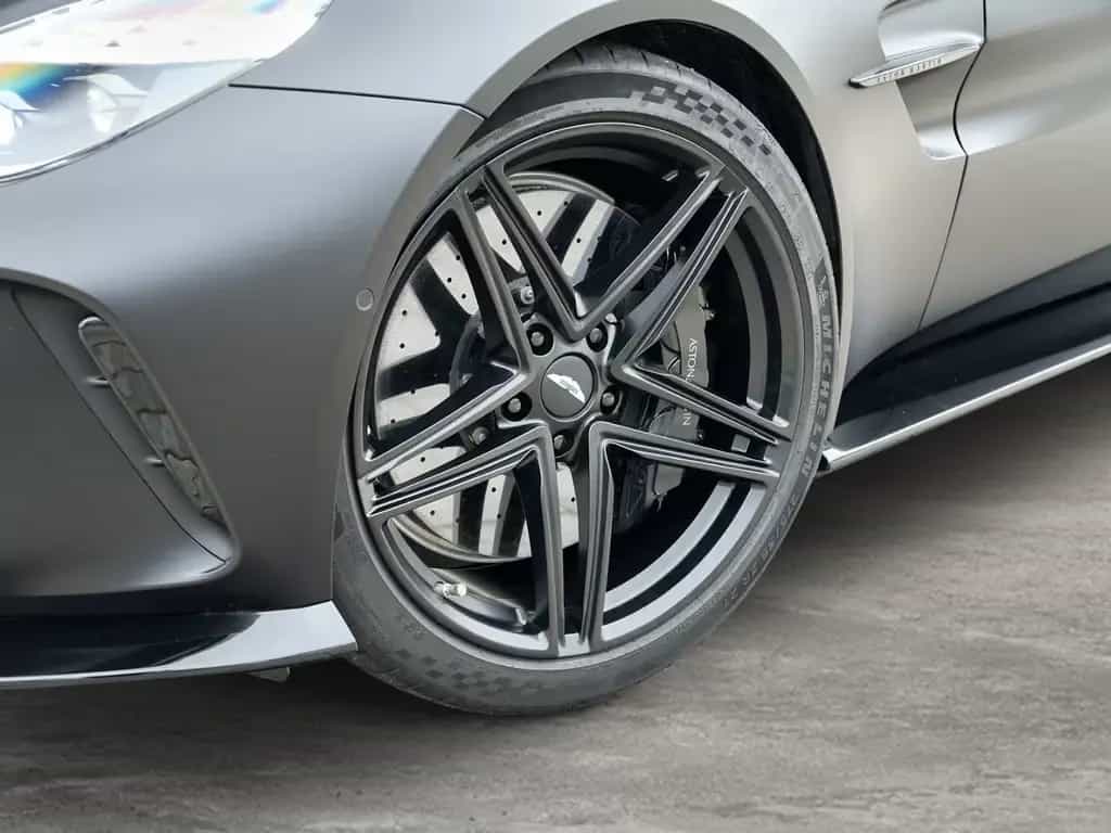 Aston Martin V8 Vantage Vantage V8 Coupe Satin Onyx Black / Onyx Black 06/2024-photo-10