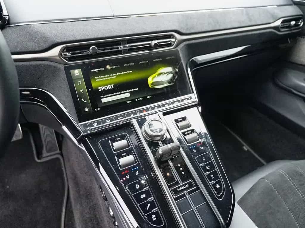 Aston Martin V8 Vantage Vantage V8 Coupe Satin Onyx Black / Onyx Black 06/2024-photo-24