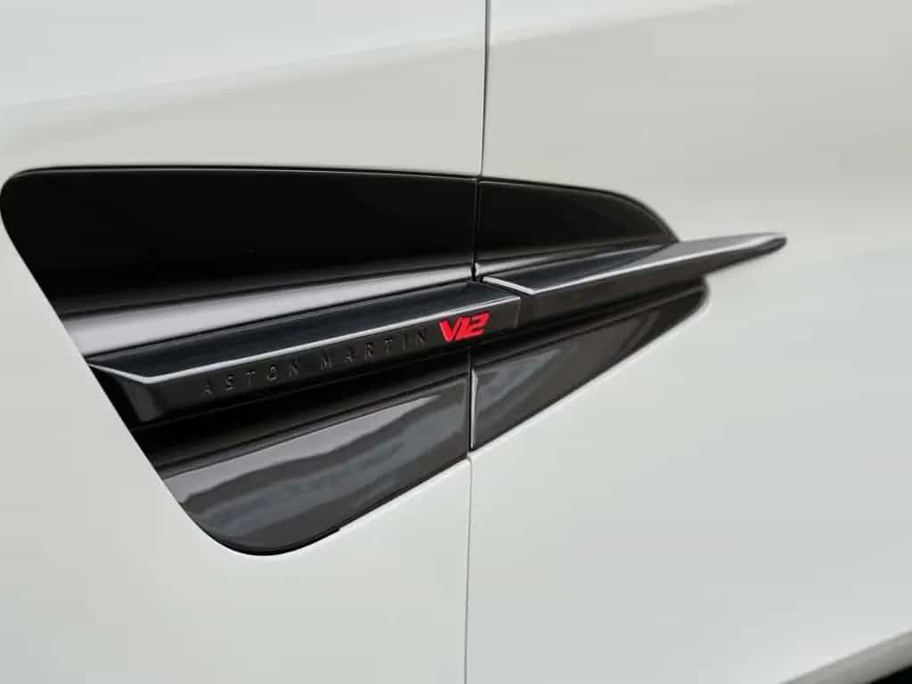 Aston Martin Vanquish V12 Coupe Apex Grey / Phantom Grey null-photo-12