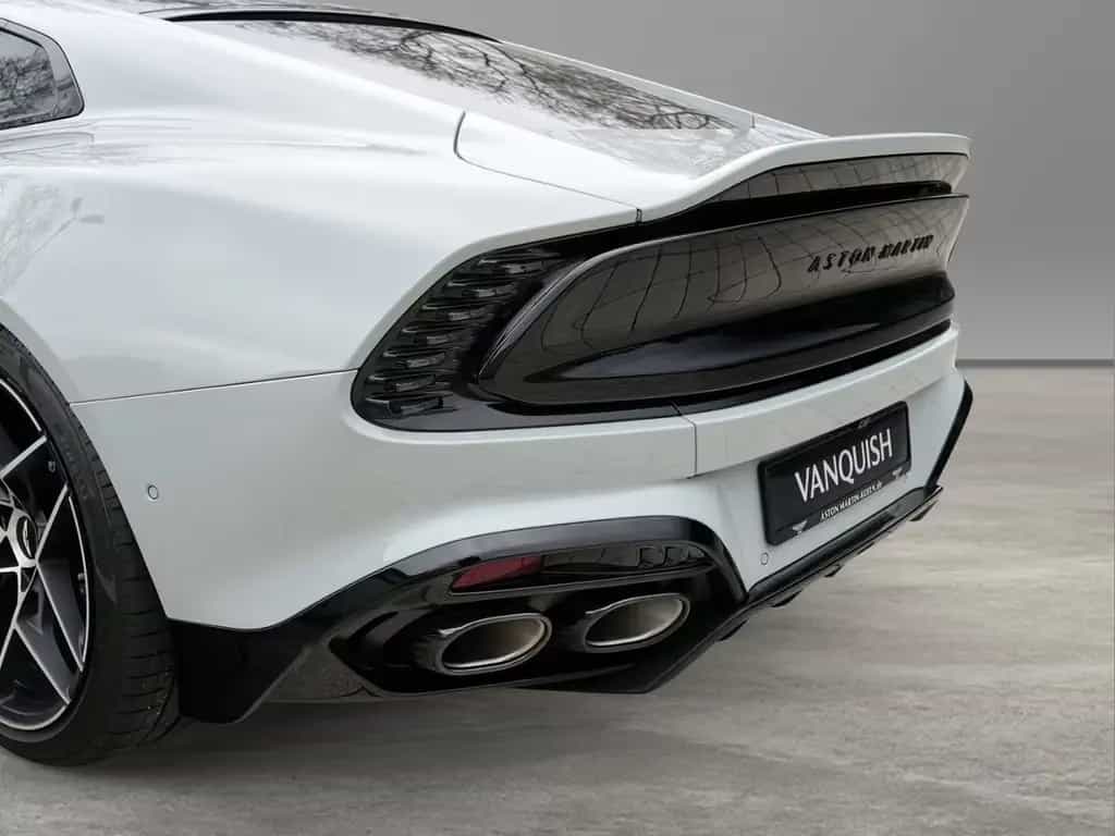 Aston Martin Vanquish V12 Coupe Apex Grey / Phantom Grey null-photo-13