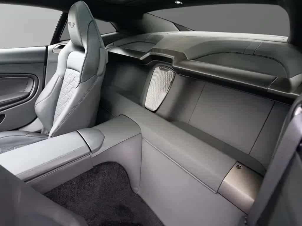 Aston Martin Vanquish V12 Coupe Apex Grey / Phantom Grey null-photo-19
